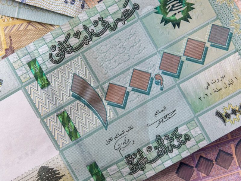 إنخفاض قياسي .. الدولار الأمريكي عند 100 ألف ليرة لبنانية
