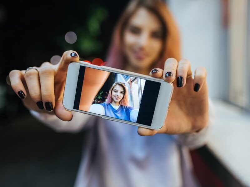 إليكم السبب الحقيقي للإدمان على إلتقاط الـ ”سيلفي”؟