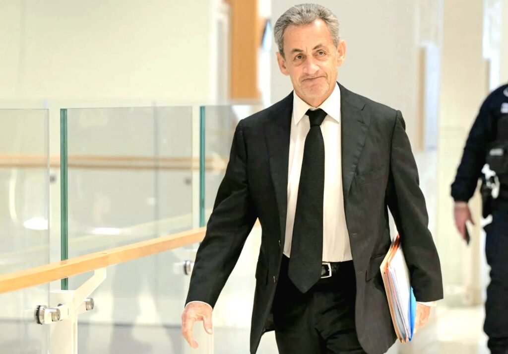 الرئيس الفرنسي ساركوزي في السجن